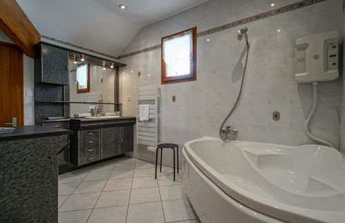 The Maryalice charming little house next to the beach! - Photo 13