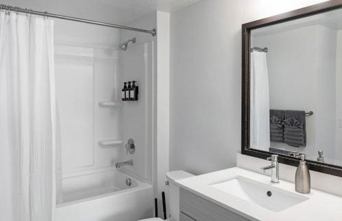 Deluxe Central 1BR 1BA Pool,Hot Tub,Gym,Parking - Foto 25