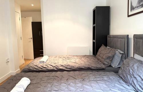 Central Brick Lane 2 Bedroom Flat - Private Patio - Foto 33