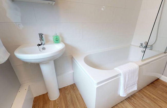 Stayzo 2BR House Accommodation in Peterborough - Foto 19