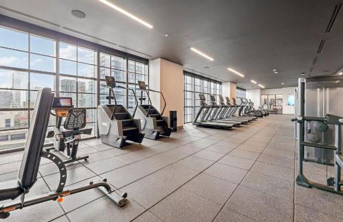 Stunning Lux 2 Bed 2 Bath with Panoramic View from Balcony - Foto 57