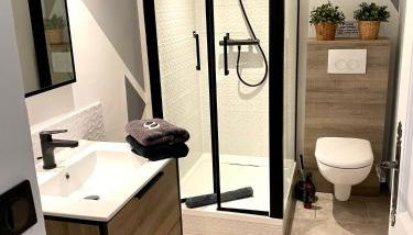 Logement rénové avec jardin privé et clôturé - Foto 4