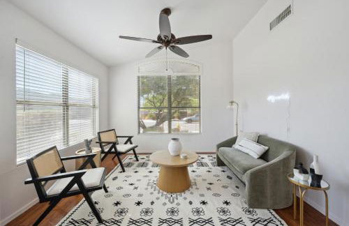 Chic Desert Retreat - Lush Spa Pool - Mini Golf - Foto 25