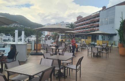 Apartamento com varanda de frente para o MAR - Angra dos Reis - Shopping Piratas - Portaria 24hs - Foto 30