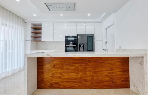 Vita Portucale ! Chic Luxe Villa with Saltwater Pool - Foto 23