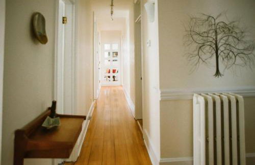 Peaceful Oasis on Munjoy Hill 2nd flr 3BR parking - Foto 14