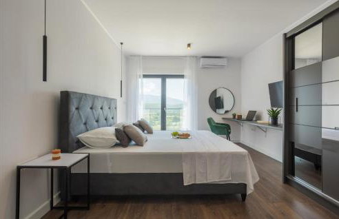 Amazing Home In Dicmo With Kitchen - Photo 32