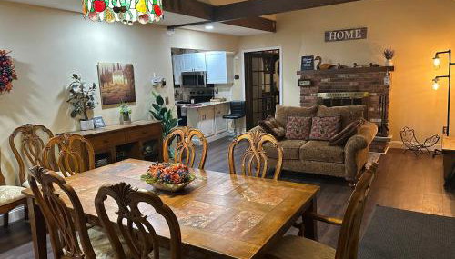 WOW!! Ultimate Pocono Retreat, Hot Tub, Game Room, Deck, Lakes, Skiing, Pools - Foto 1