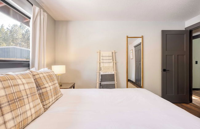 Quiet River Bend Cabin by Avantstay 35 Mins to Mt Bachelor 10 Mins to Town Centre Hot Tub! - Foto 19