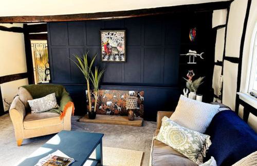 Stylish Tudor Cottage & Hot Tub - Photo 9