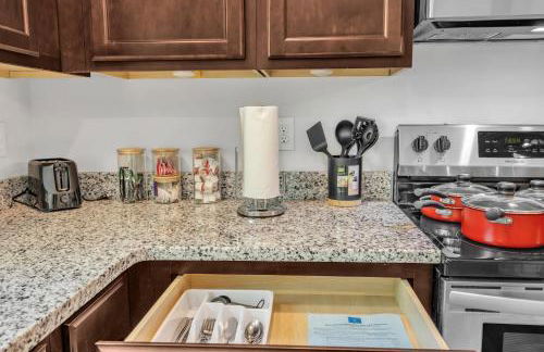 4BR Townhouse King Bed 2-Story Near NC State - Foto 16