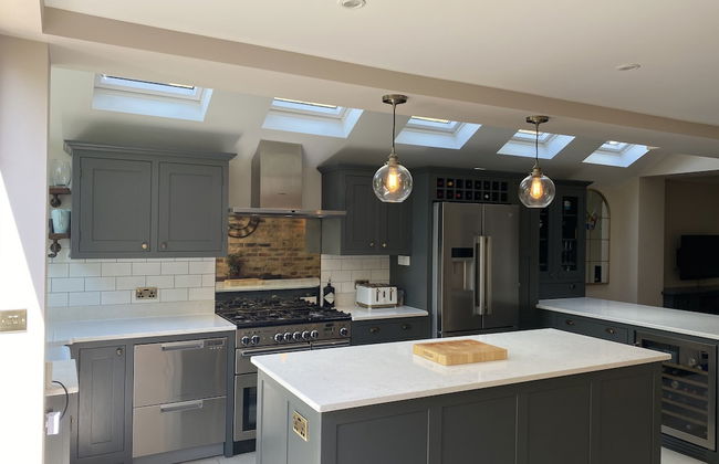 House - Sleeps 8 - Garden - Children's Play Area - Foto 10