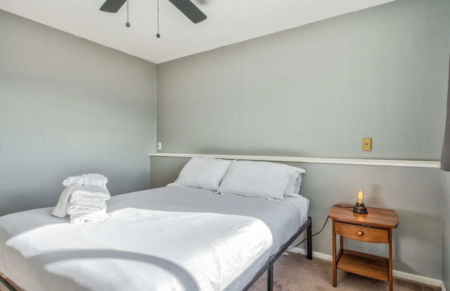 2BR Pikes Peak Views Garden of Gods Dog-friendly! - Photo 9