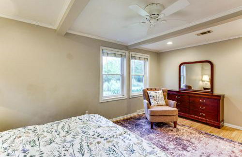 Large Yard with Pond Family Retreat in New Albany! - Foto 21