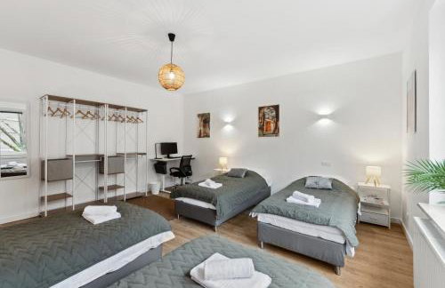 Modern-Netflix-Messe-Veltins Arena-Free Parking - Foto 4