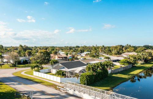 Heated PoolFire PitOutdoor KitchenCorn Hole - Foto 46