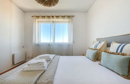 Skyview 2BR with Balcony and Garage - Foto 39