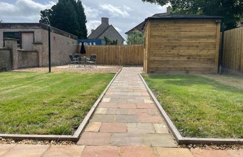 Lovely 2 bed apartment with hot tub log burner and off street parking - Foto 19