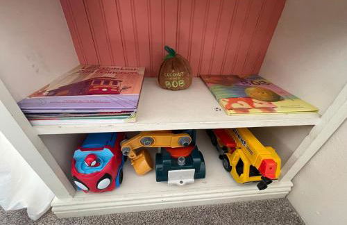 Sunlit Surf House 4BR Downtown Walk to beach - Foto 41