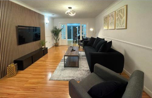 Luxury 5-bed Bungalow, Hot Tub, Games & Gated Parking - Foto 3