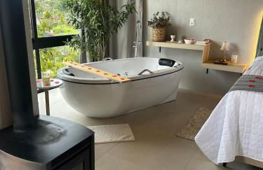 Cabin near Gramado with hydro and fireplace - Foto 26