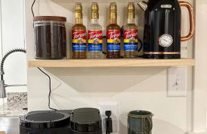 Modern 3 bedroom home downtown Forest city outstanding backyard, pet friendly - Foto 4