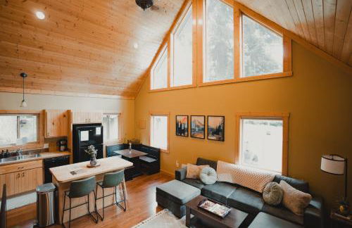 Cabin Minutes to Mt Rainier - EV, HotTub, 2 Queen and Twin - Photo 1