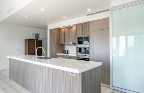 Cityscape Elegance with Water Views - Foto 23