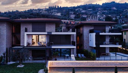 SalvatoreHomes - Luxurious Dreamview Waterfront Apartment in Torri del Benaco with Pool - Casa Azura - a 5 Star Luxury Collection at Lake Garda - Foto 2