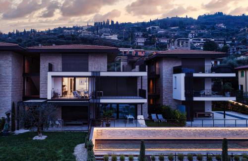 SalvatoreHomes - Luxurious Dreamview Waterfront Apartment in Torri del Benaco with Pool - Casa Azura - a 5 Star Luxury Collection at Lake Garda - Foto 2