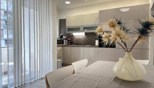 Emily at CITY CENTER - Foto 4