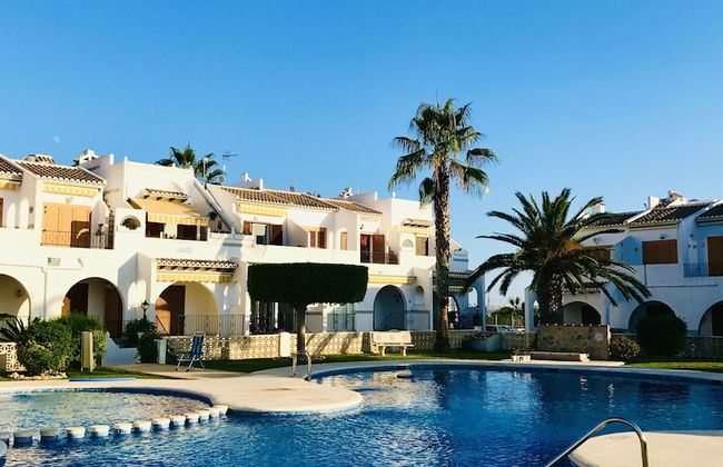 2-bed Apartment 10 min Drive to the Beach! - Foto 17