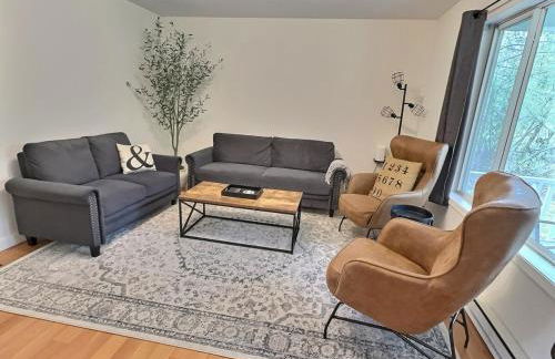 The Sawyer Hideaway - 3BR 2B with Hot Tub & Fire Pit - 5 mins to beach - Photo 8