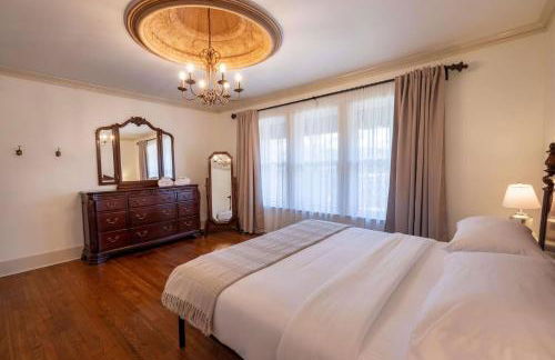 Historic Tudor Home, Heated Pool - Photo 8