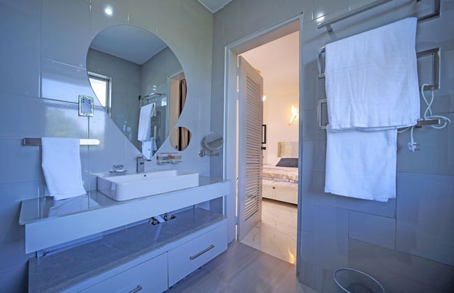 EL AMO LAKEVIEW VILLA - Photo 3