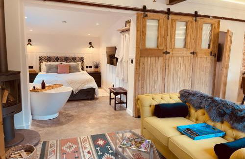 Luxury Barn with Hot Tub, Spa Treatments, Private Dining - Photo 13