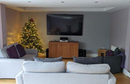 Cheltenham large house with gym, bar & hot tub - Photo 37