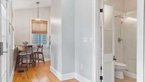 Spacious and Quiet One Block off King Street - Foto 5