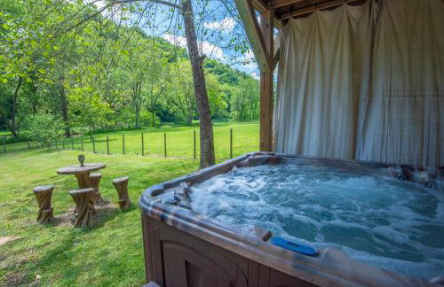 Cabin on the New River with Easy Steps to the River,Hot Tub, Fire Pit - Photo 26