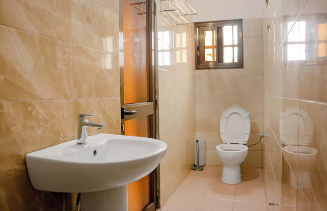 Lome City Apartment - 3 Bedrooms - Photo 10