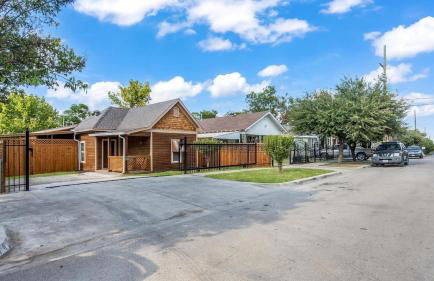 Stockyards 5 mins, New, Sleeps 8 Cedar House, TCU - Foto 7