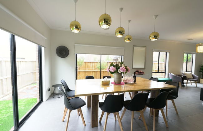 Luxury 9 BRM House in Melbourne - Photo 14