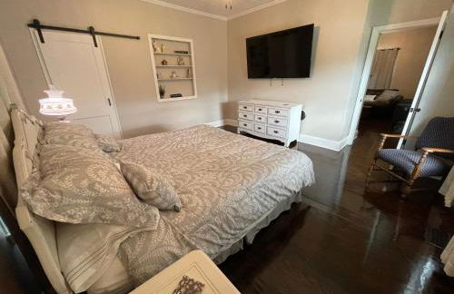 Clayton's 1910 Restored Mill House-near Burlington - Foto 14