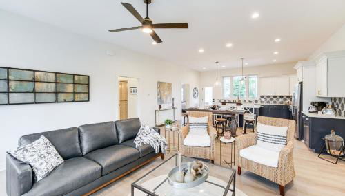 Walk to Lake Erie Sleek Retreat with Screened Patio - Foto 5