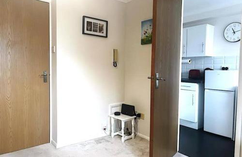 Apartment in Epsom With Free Parking - Photo 6