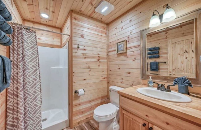 Cozy Cabin Firepit and Grill & 10 Mins to Main St - Foto 21