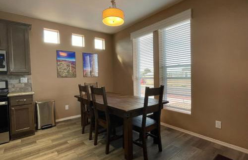 The Grand Getaway at Williams - Family Friendly for up to 8 & Walking Distance to the GC Railway - Photo 4