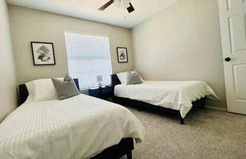 6 Bedroom Home with Pool, Centrally Located - Foto 17