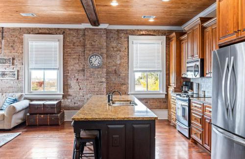 Train Depot - 2 Bed, 1 & Half Bath, Heart of Downtown, Washer & Dryer - Foto 6