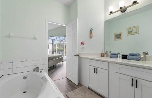 Single-Level Home w Heated Pool & 9MI to Disney - Photo 20